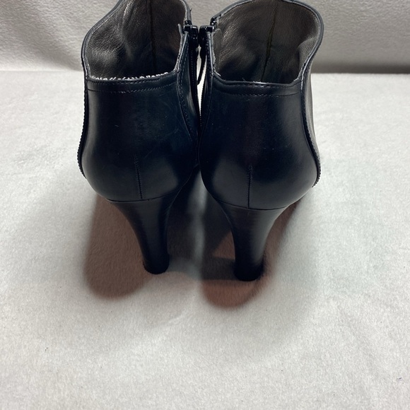 Banana Republic black leather heeled booties size 8.5 - Picture 3 of 8